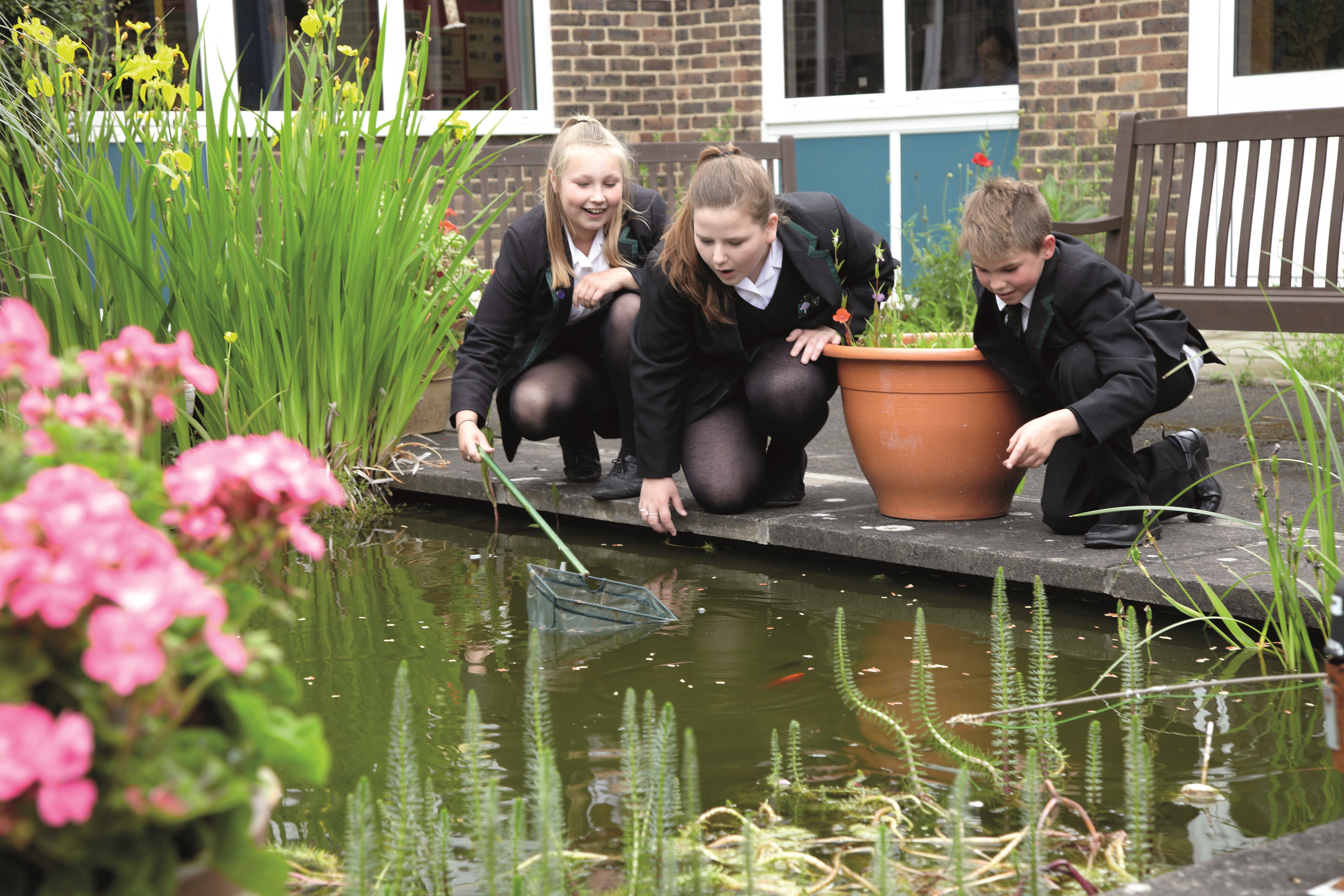 altwood-students-with-pond